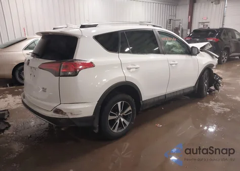 2017 Toyota Rav4 Xle z USA, uszkodzony, nr VIN 2T3RFREV6HW635603